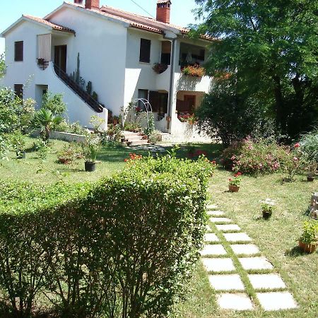 Apartments Valoda Nedescina Exterior foto