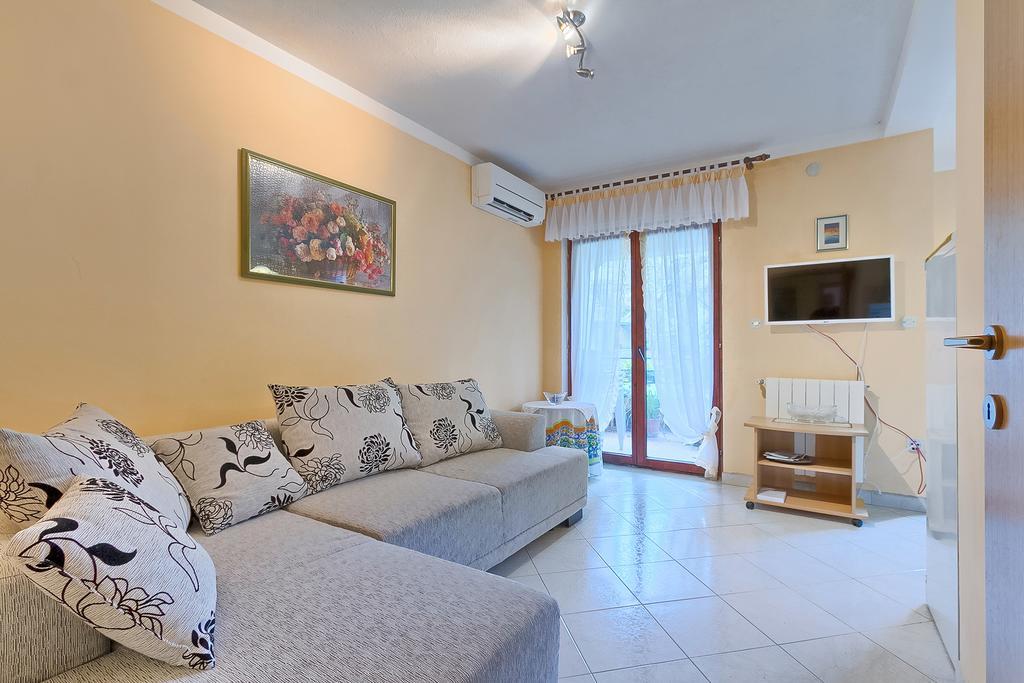 Apartments Valoda Nedescina Exterior foto